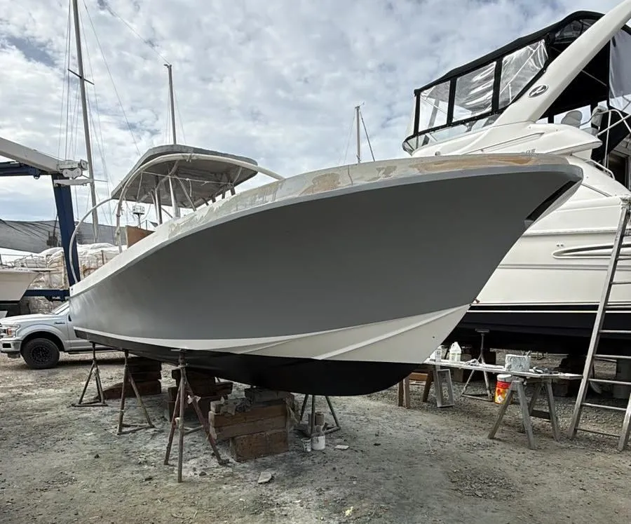1986 Contender 26ft motor yacht for sale, bow detail