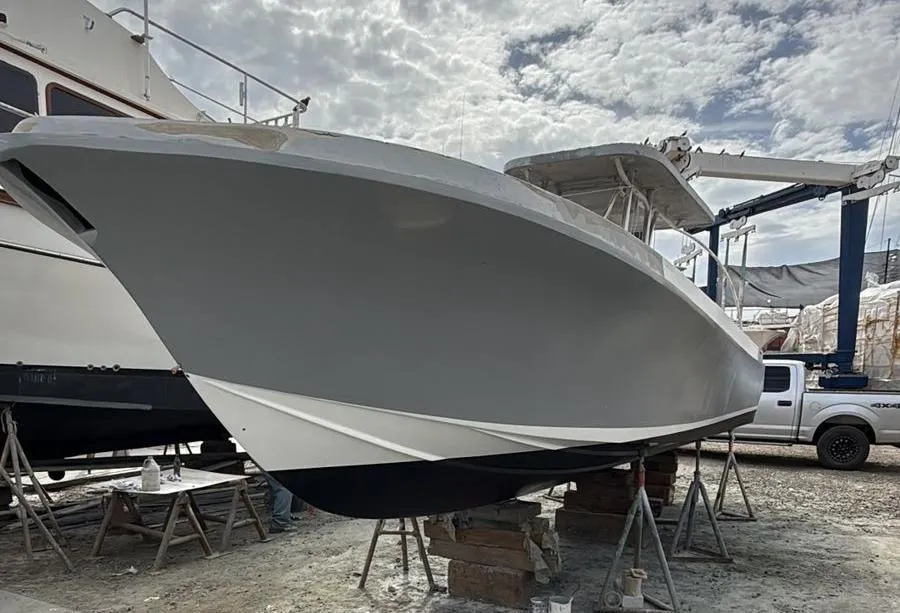 1986 Contender 26ft motor yacht for sale, side profile